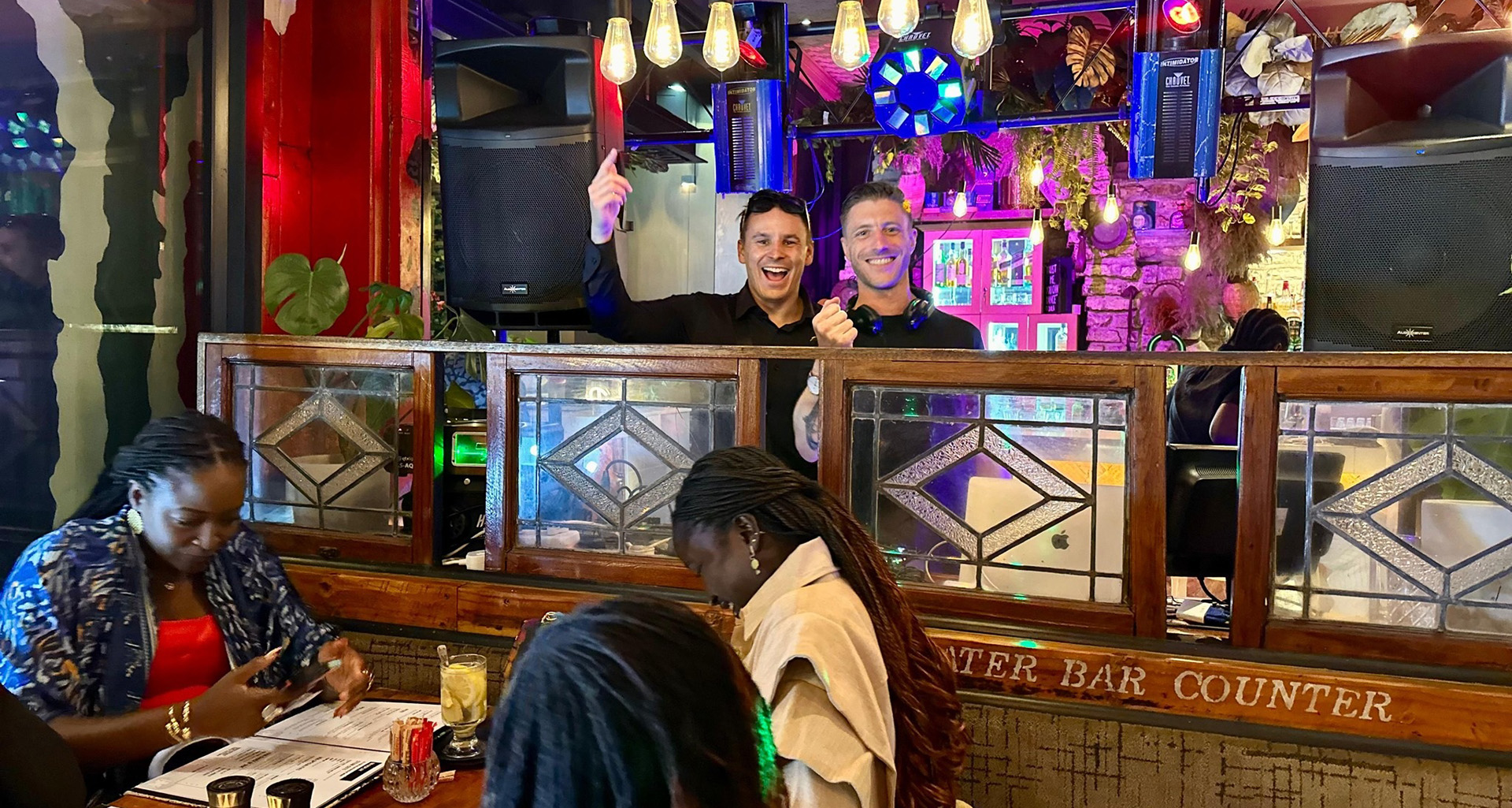 Vixi Social House - Slider 1 - 1920x1025