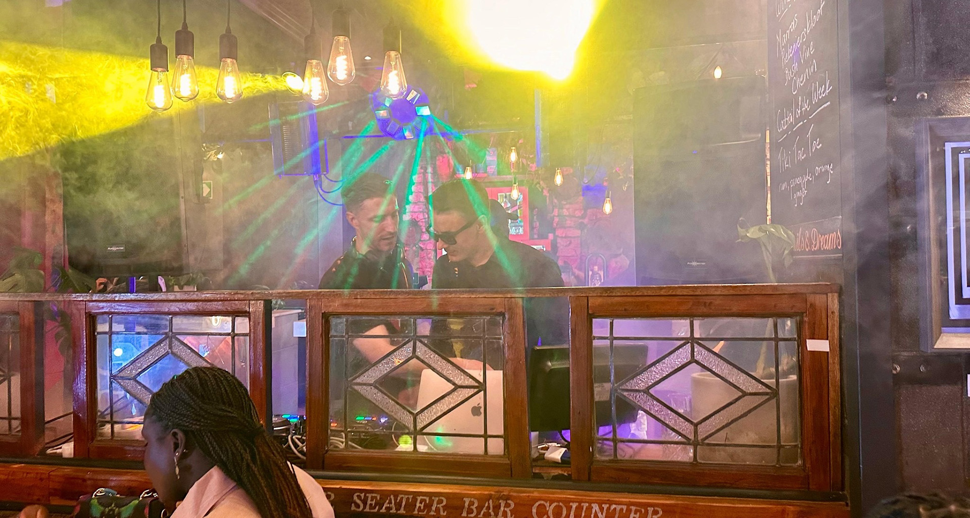 Vixi Social House - Slider 3 - 1920x1025