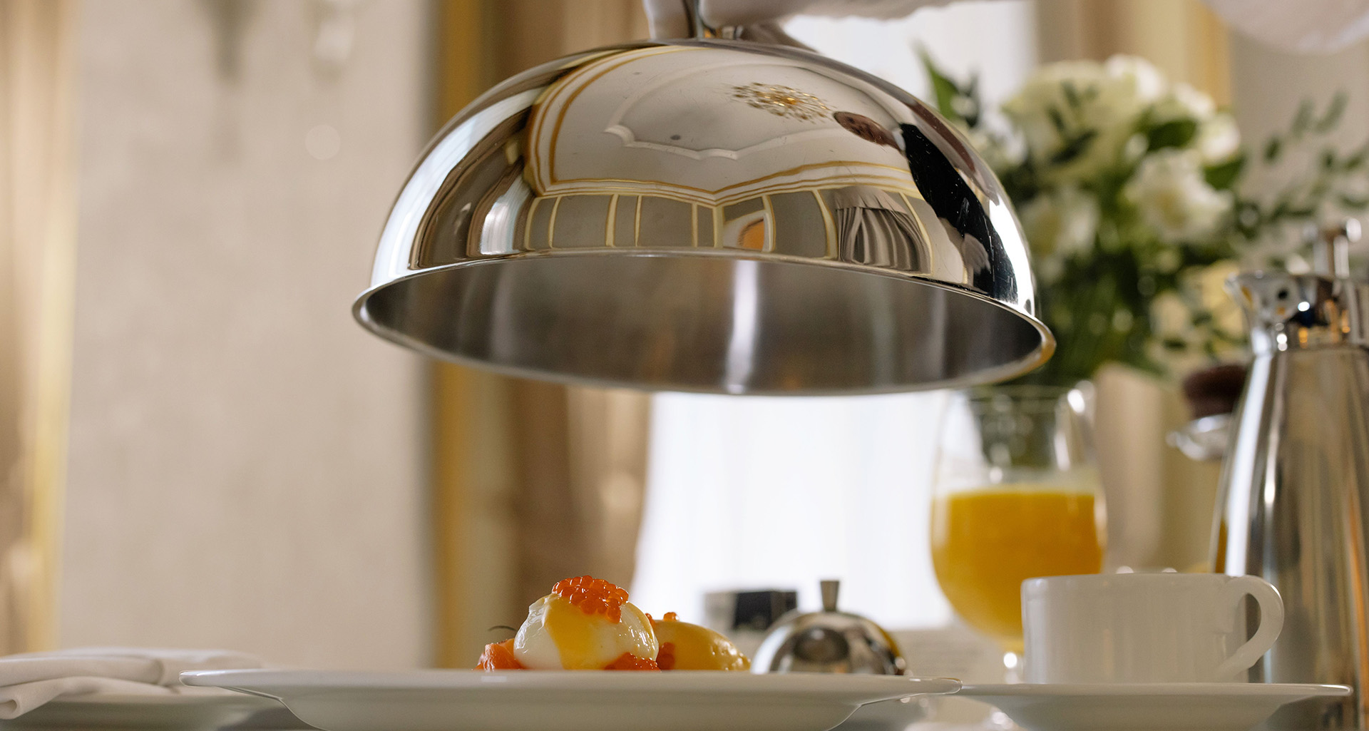 Room Service Cape Town lodge - 1920x1025